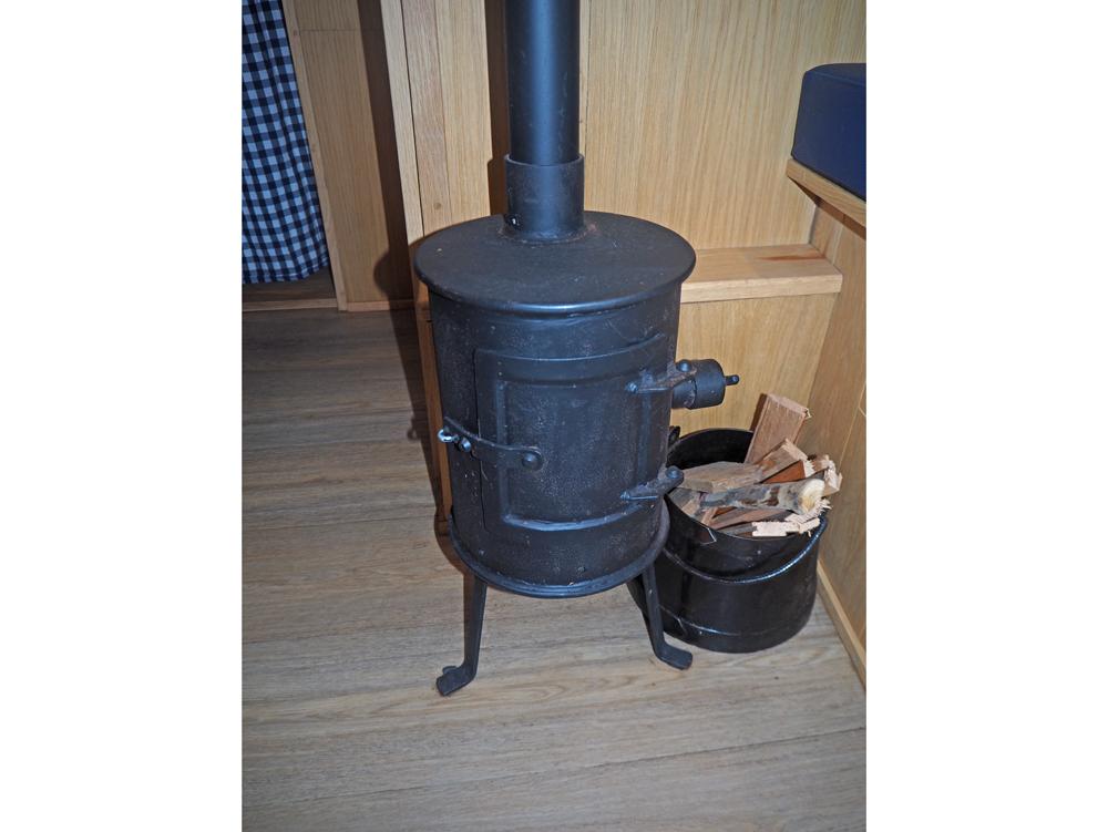 Saloon, Accommodation